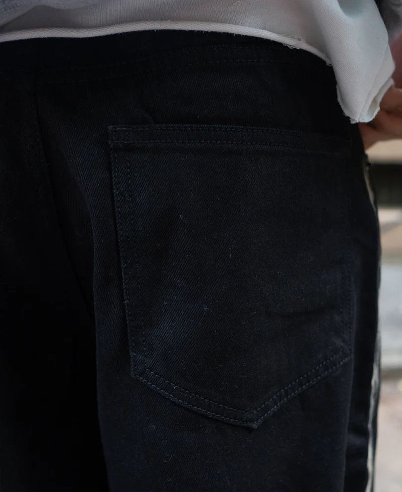 Black Contrast Detail Baggy Jeans - Image 4