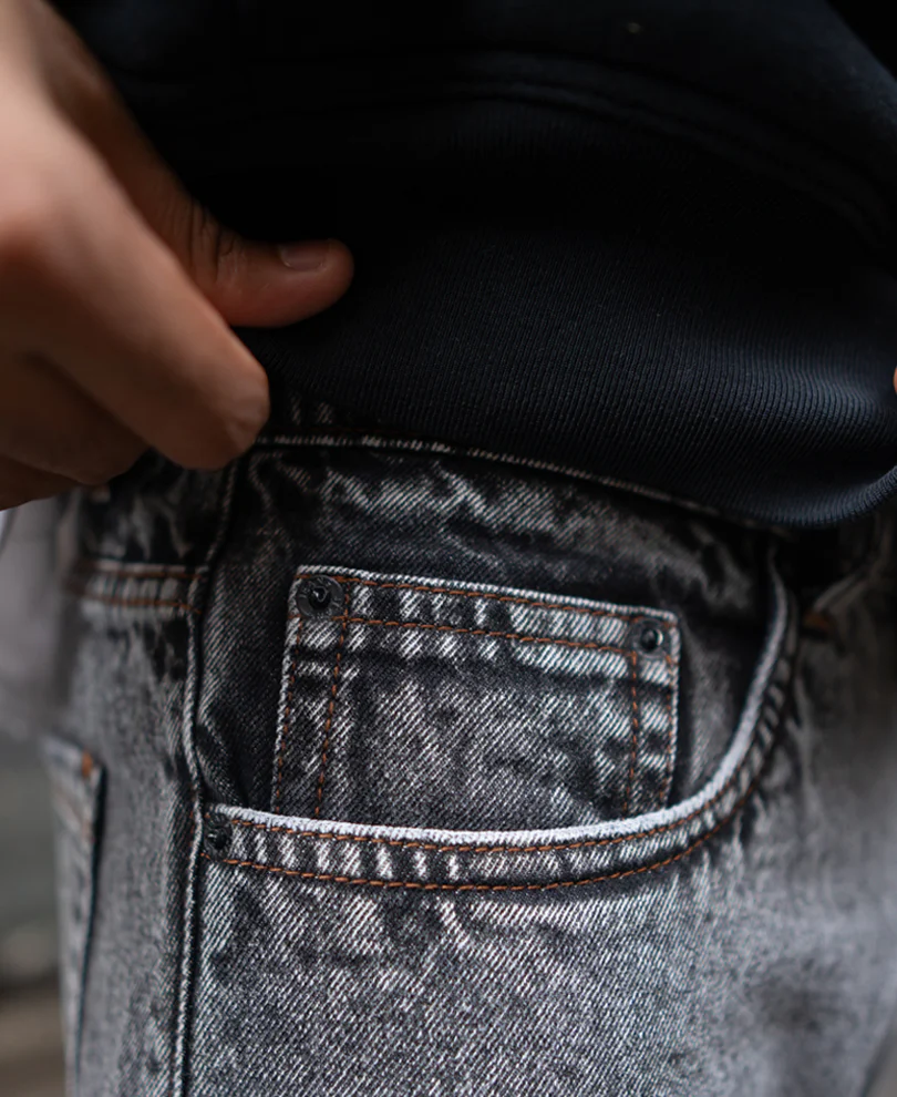 Light Carbon Black Baggy Fit Denim Jeans - Image 5